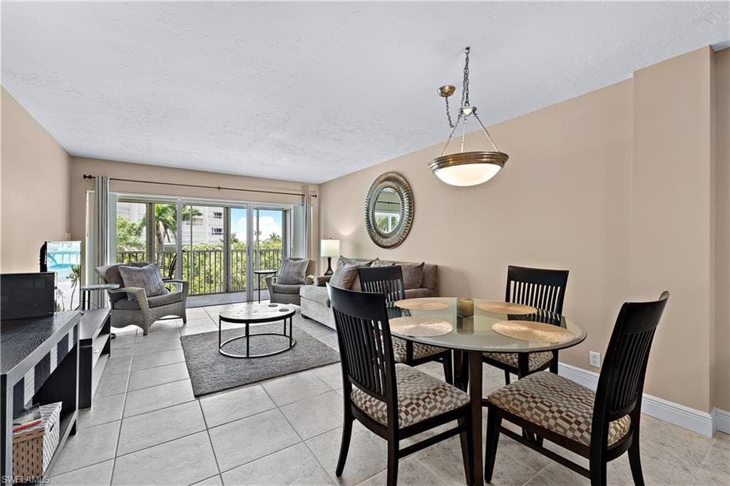 1 Bluebill Ave 409, Naples, FL 34108-2