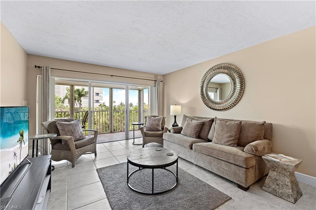 1 Bluebill Ave 409, Naples, FL 34108-4