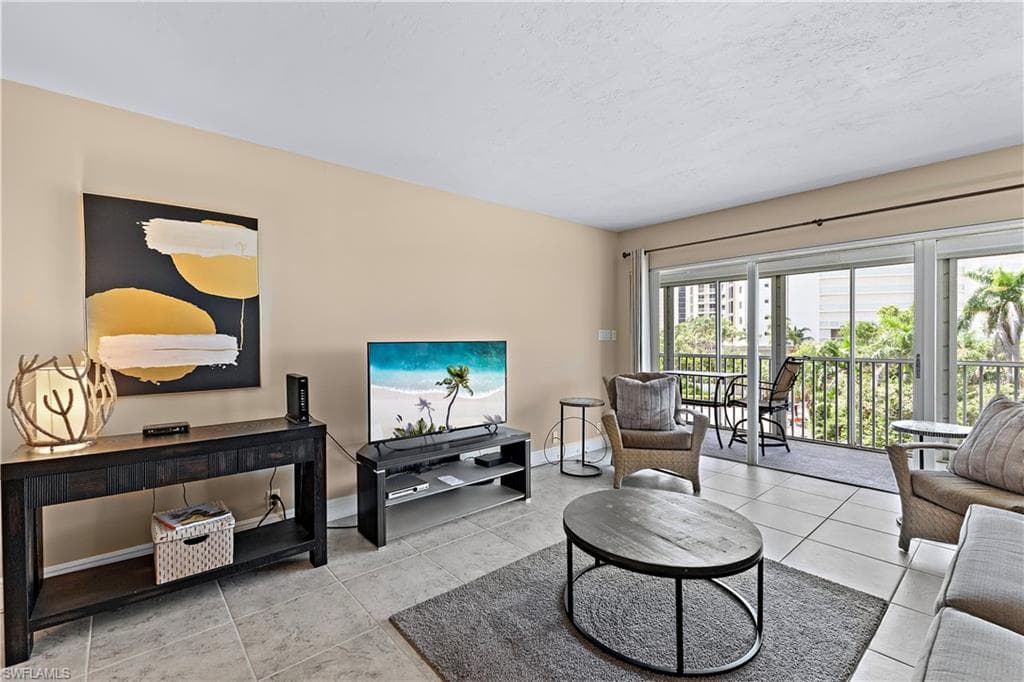 1 Bluebill Ave 409, Naples, FL 34108-5