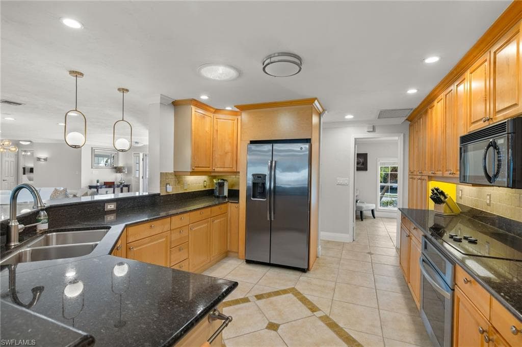 503 Neapolitan Way, Naples, FL 34103-9