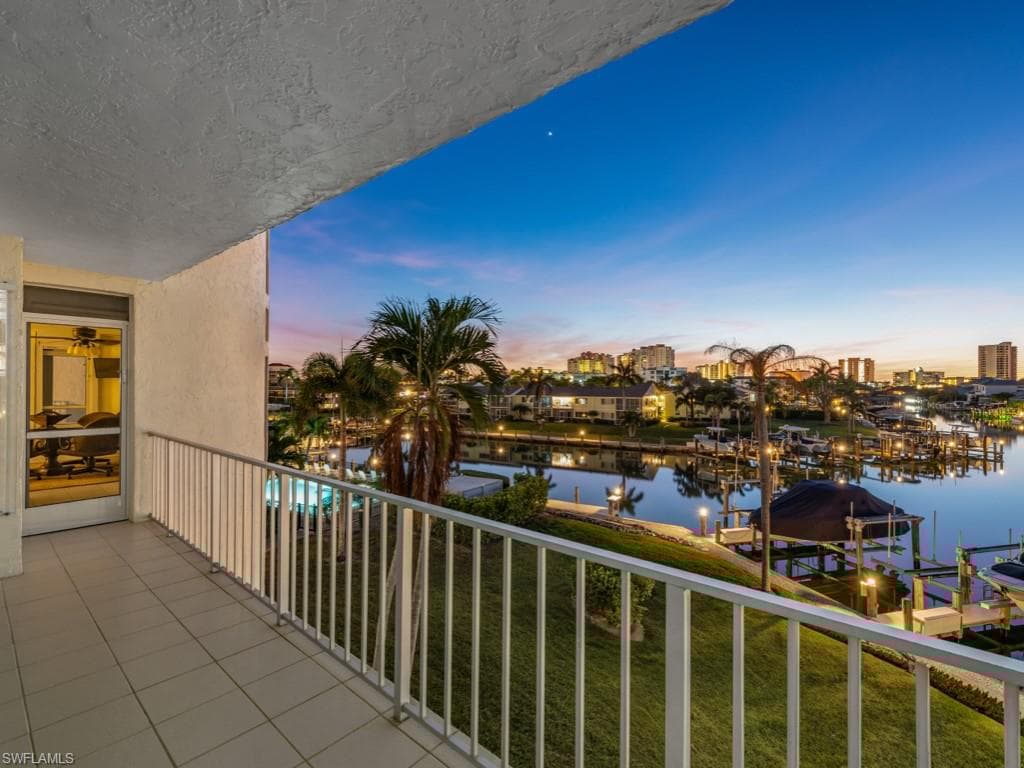 848 Collier Ct 305, Marco Island, FL 34145-29