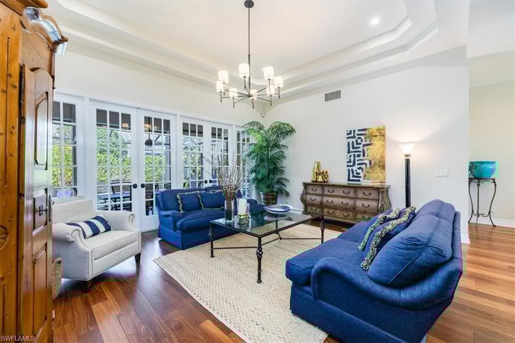 807 Turkey Oak Ln, Naples, FL 34108-9