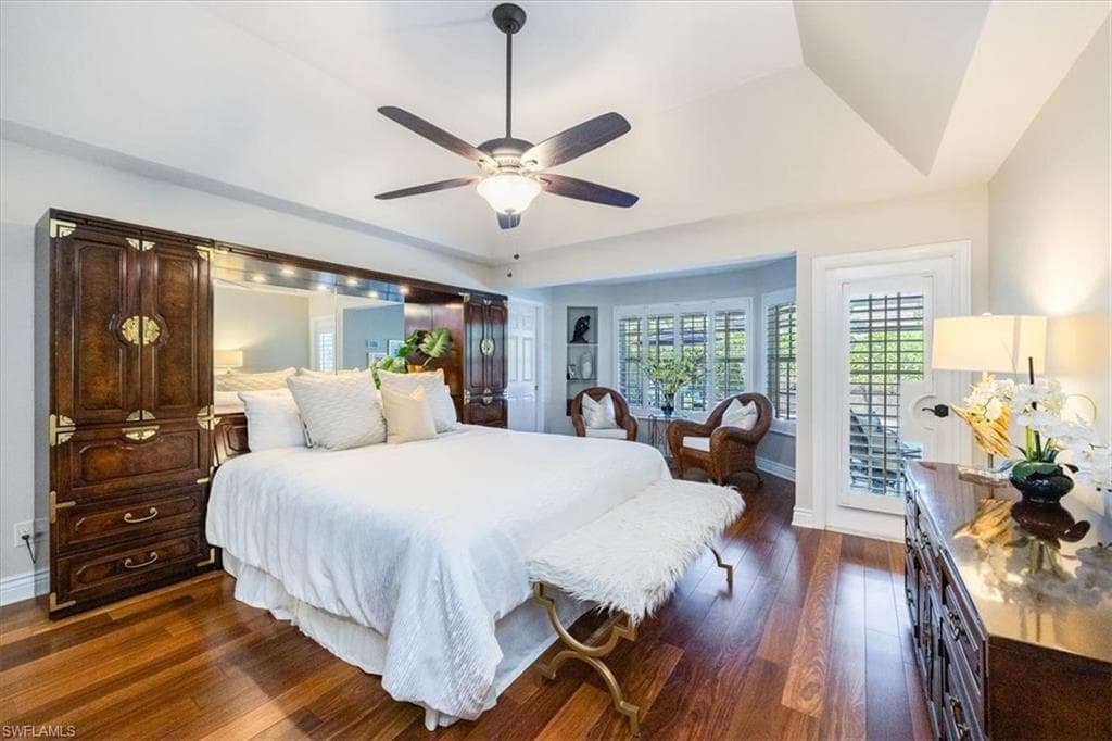 807 Turkey Oak Ln, Naples, FL 34108-10