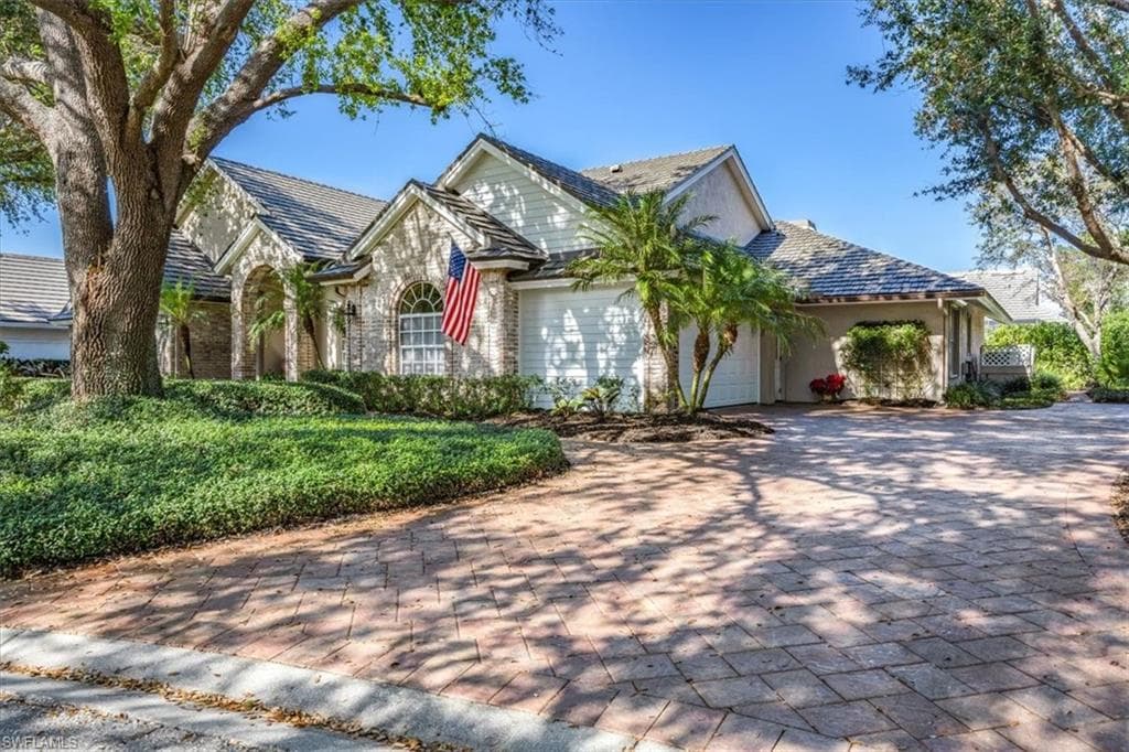 807 Turkey Oak Ln, Naples, FL 34108-25