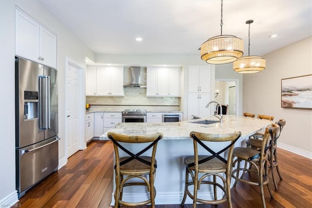 807 Turkey Oak Ln, Naples, FL 34108-4