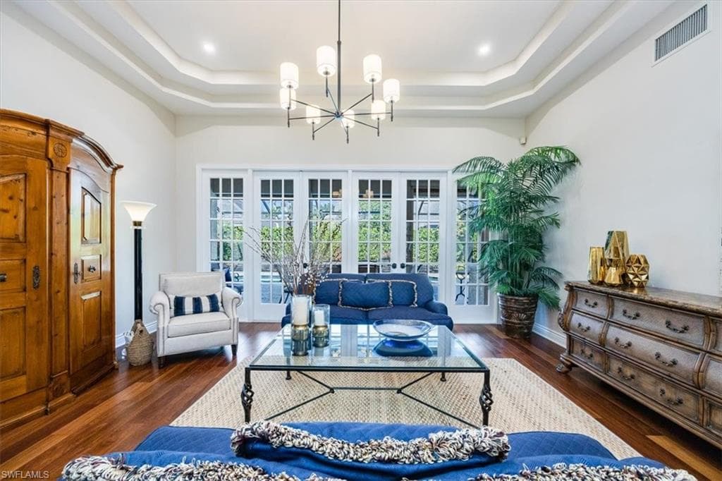 807 Turkey Oak Ln, Naples, FL 34108-8