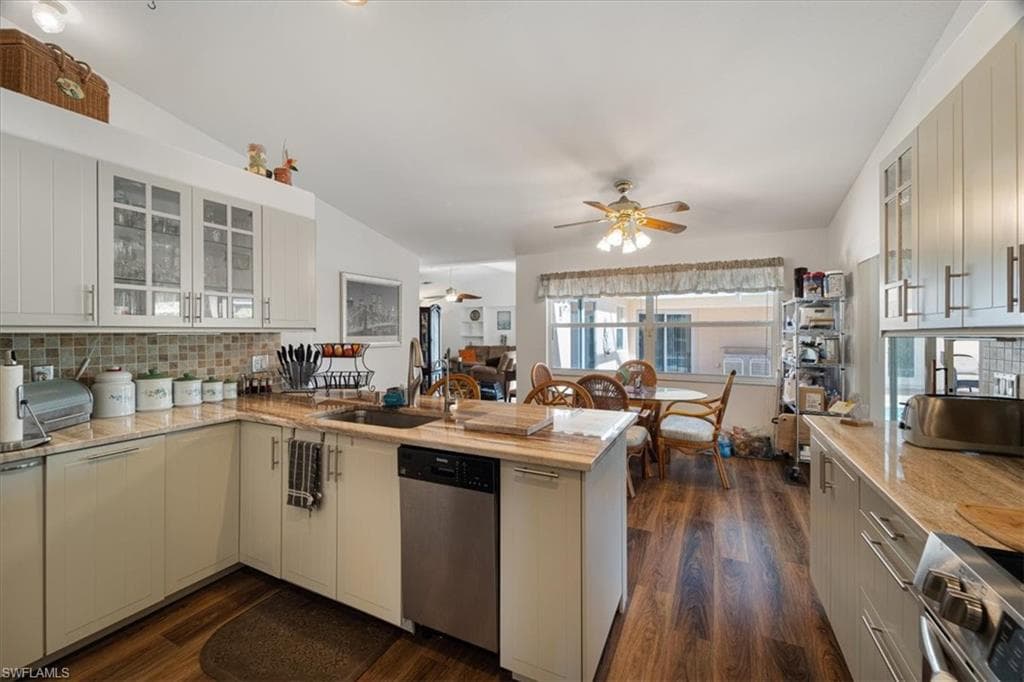 590 6th St NE, Naples, FL 34120-12
