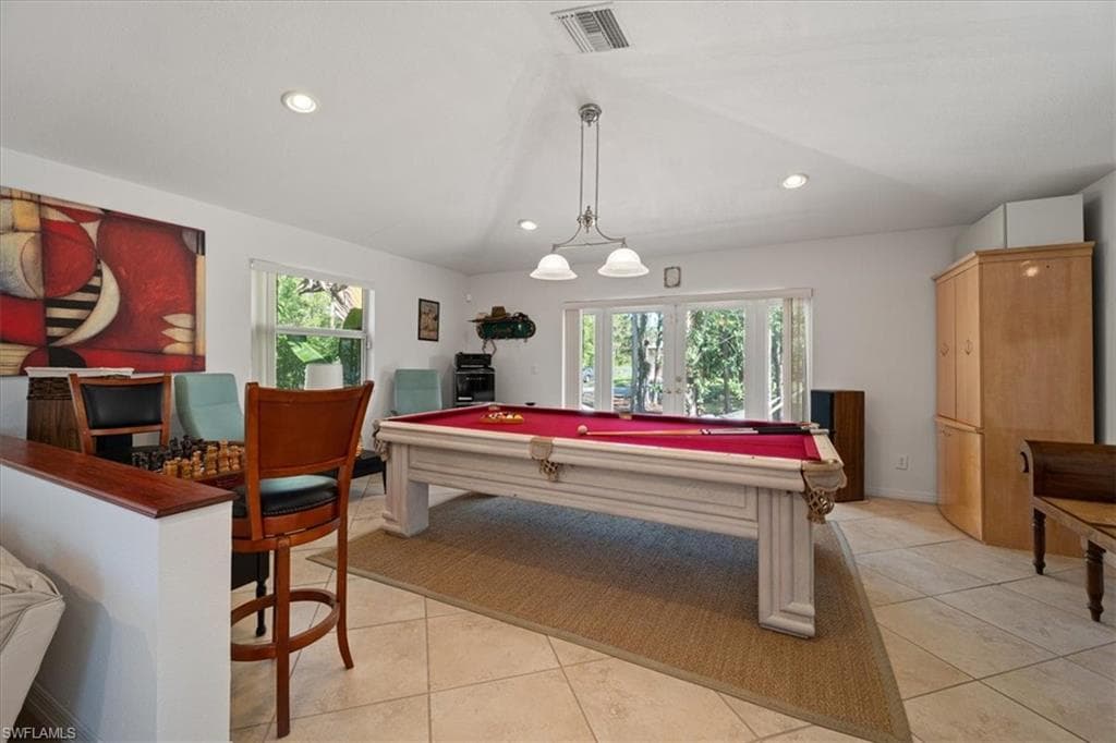 590 6th St NE, Naples, FL 34120-17