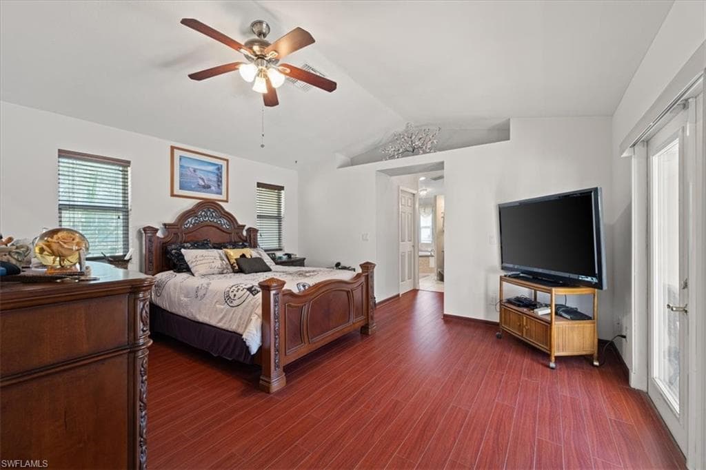 590 6th St NE, Naples, FL 34120-19