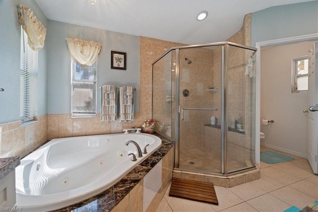 590 6th St NE, Naples, FL 34120-22