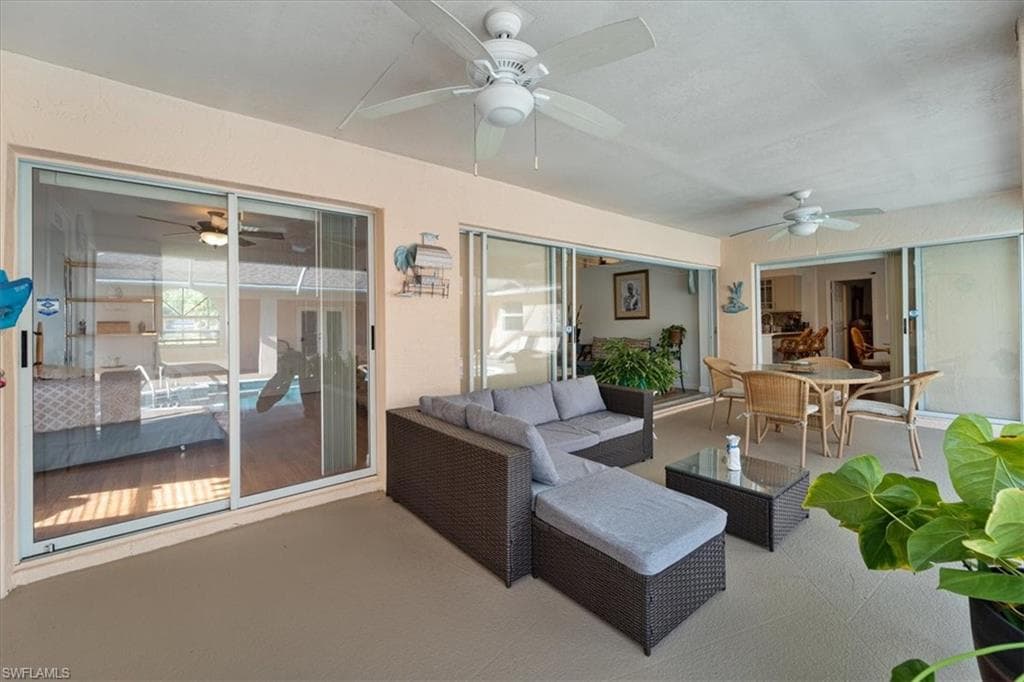 590 6th St NE, Naples, FL 34120-31