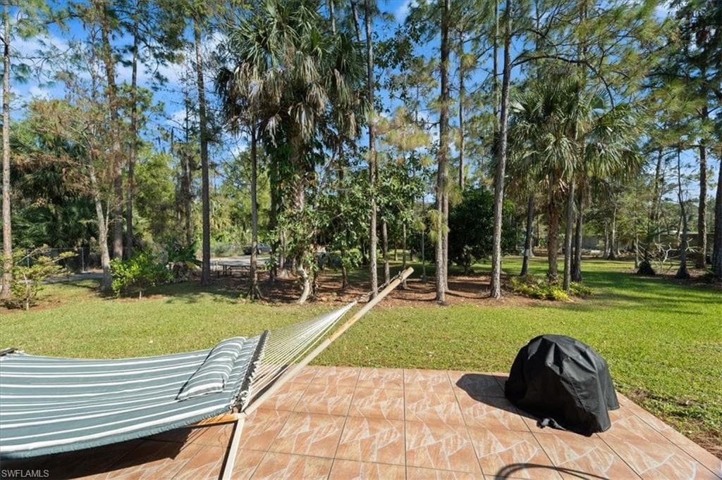 590 6th St NE, Naples, FL 34120-33