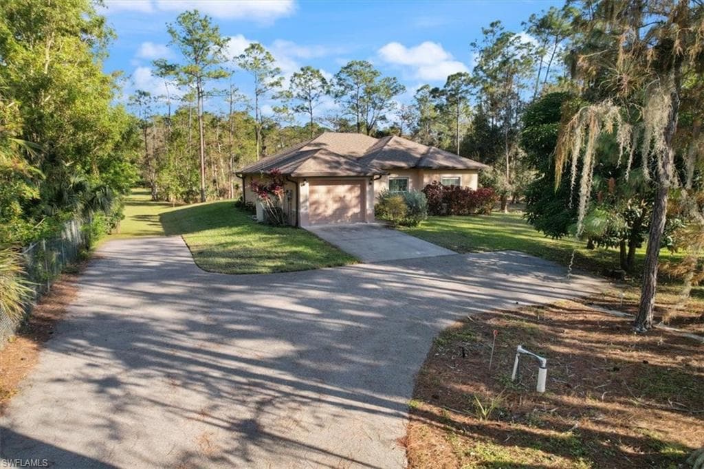 590 6th St NE, Naples, FL 34120-34