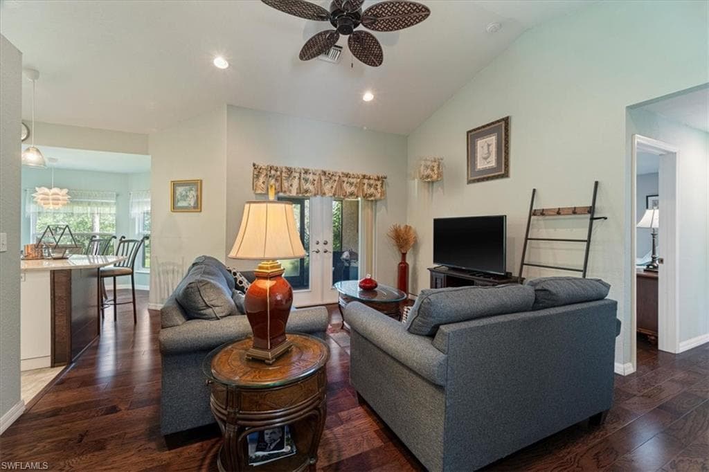 590 6th St NE, Naples, FL 34120-36