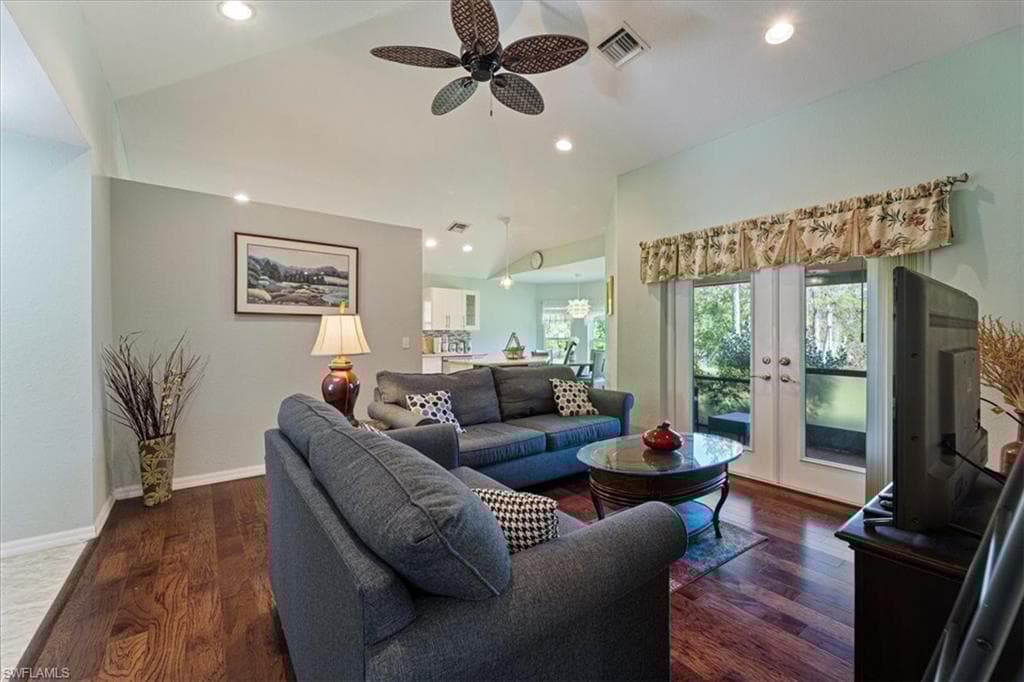 590 6th St NE, Naples, FL 34120-37