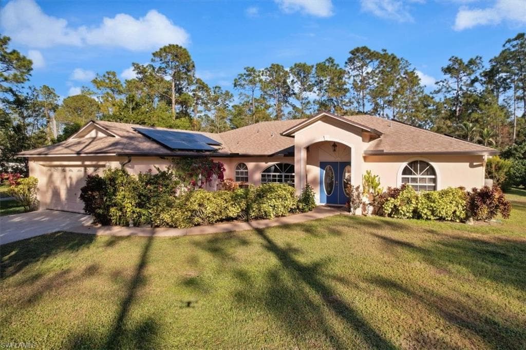 590 6th St NE, Naples, FL 34120-3