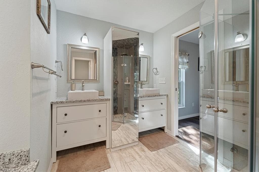590 6th St NE, Naples, FL 34120-44
