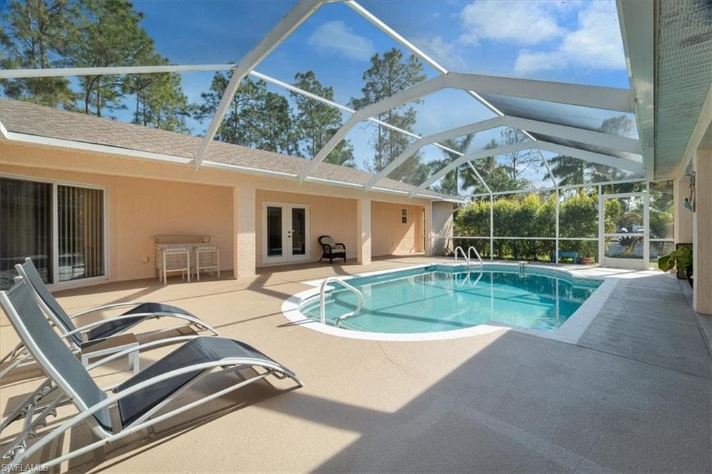590 6th St NE, Naples, FL 34120-4