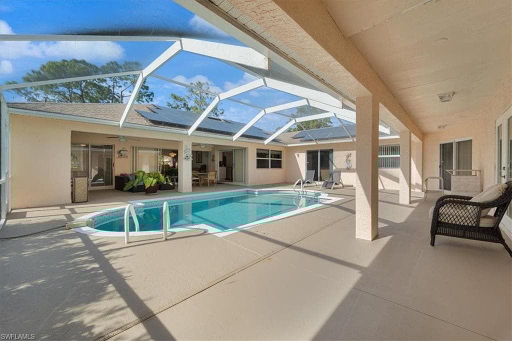 590 6th St NE, Naples, FL 34120-5