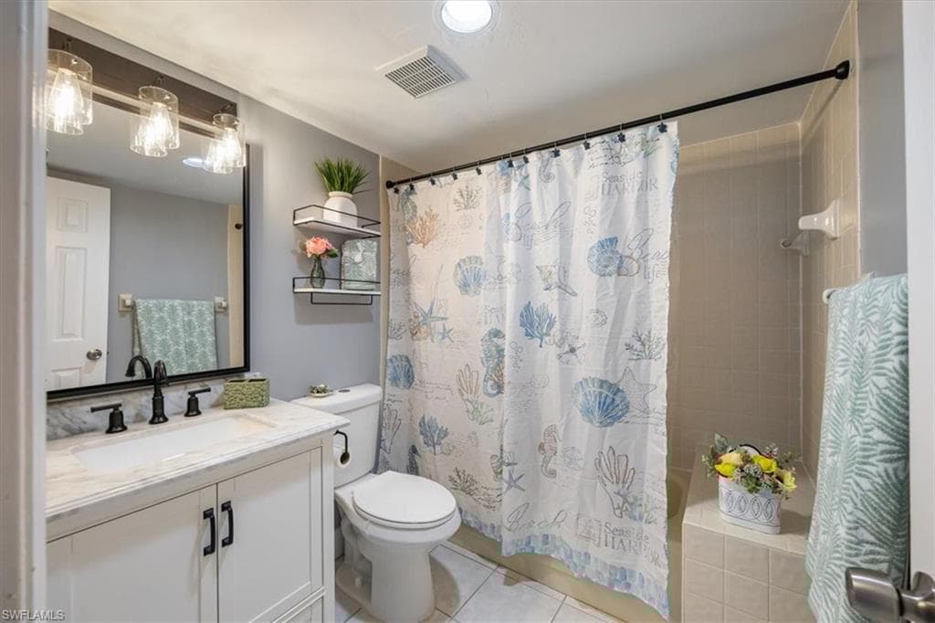 3036 Kings Lake Blvd 7564, Naples, FL 34112-17