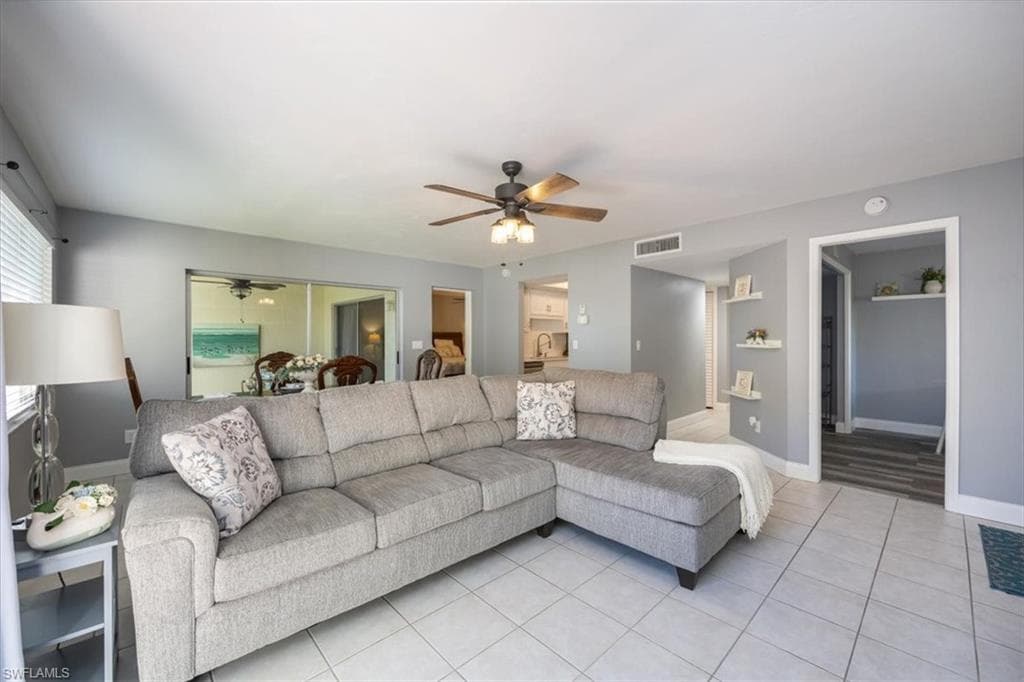 3036 Kings Lake Blvd 7564, Naples, FL 34112-1