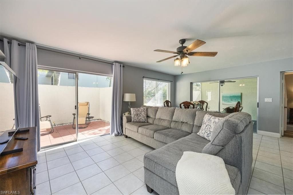 3036 Kings Lake Blvd 7564, Naples, FL 34112-6