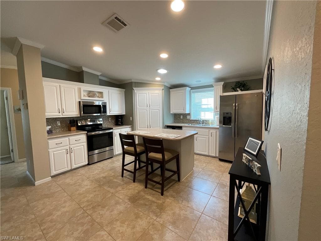 423 Palm Dr 313, Naples, FL 34114-9