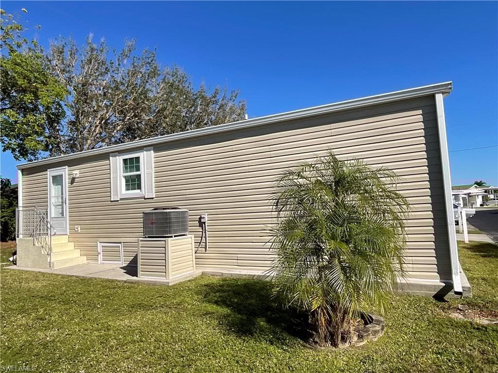 423 Palm Dr 313, Naples, FL 34114-24