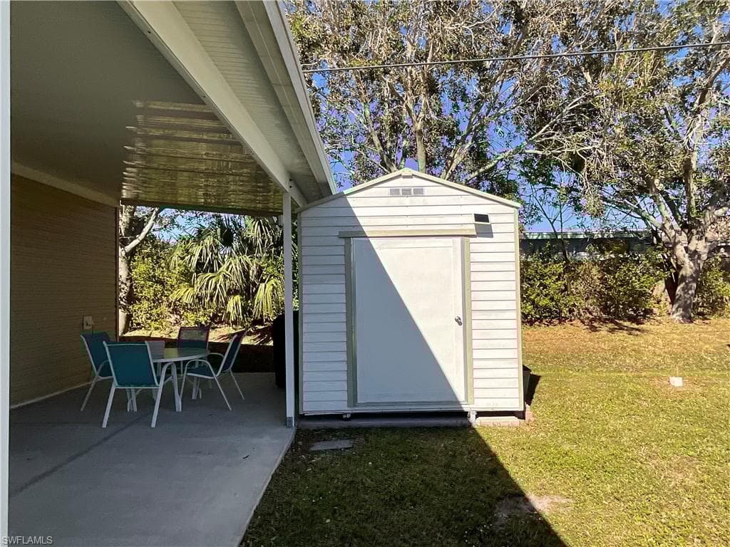 423 Palm Dr 313, Naples, FL 34114-25