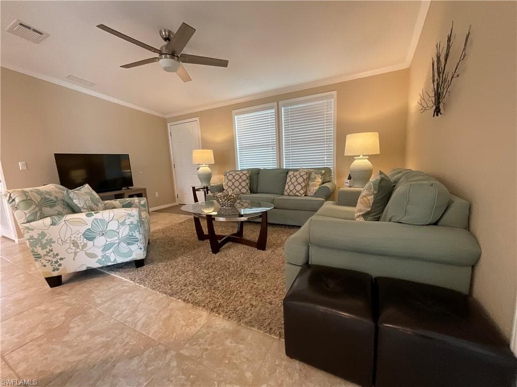 423 Palm Dr 313, Naples, FL 34114-5
