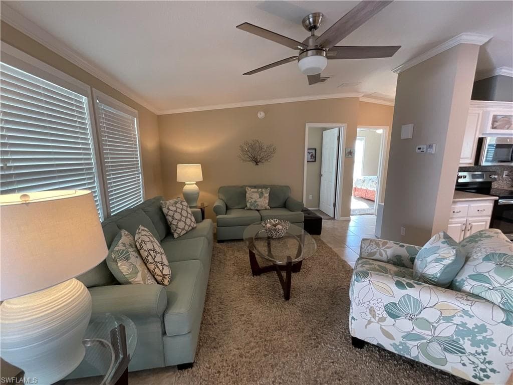 423 Palm Dr 313, Naples, FL 34114-6