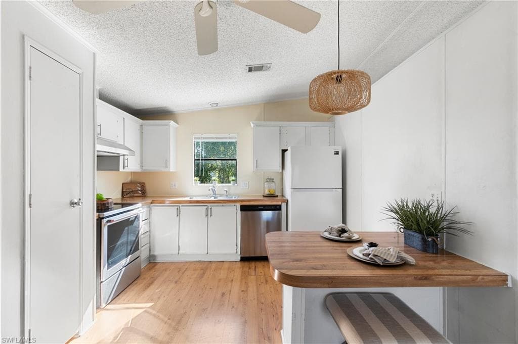245 Grosbeak Ln, Naples, FL 34114-8