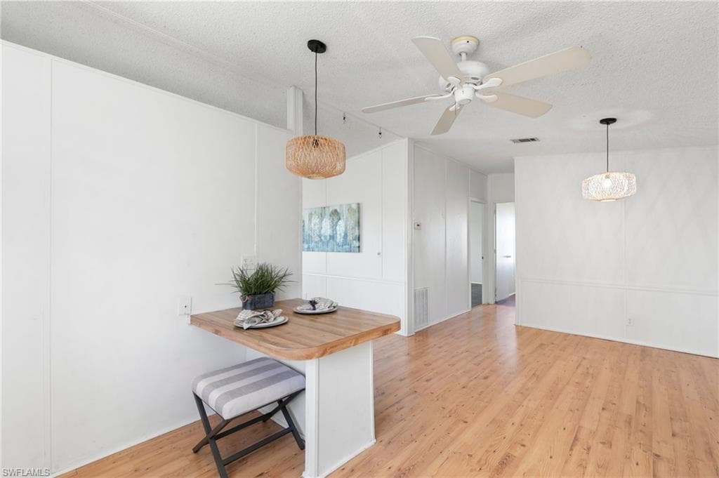 245 Grosbeak Ln, Naples, FL 34114-10