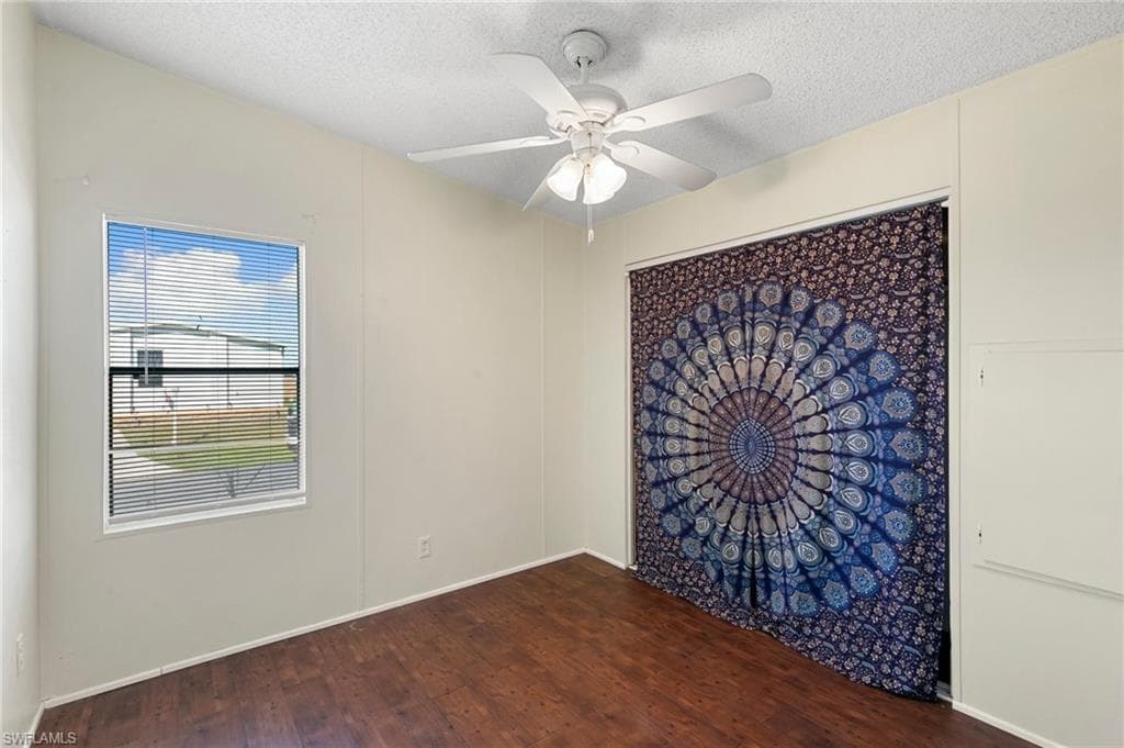 245 Grosbeak Ln, Naples, FL 34114-15