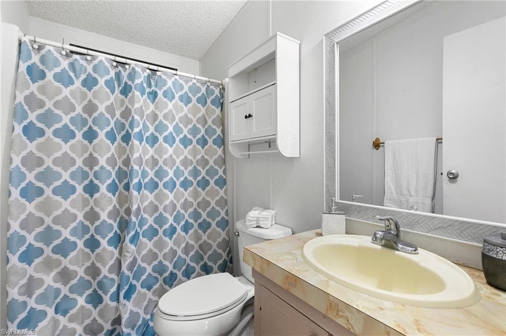 245 Grosbeak Ln, Naples, FL 34114-17