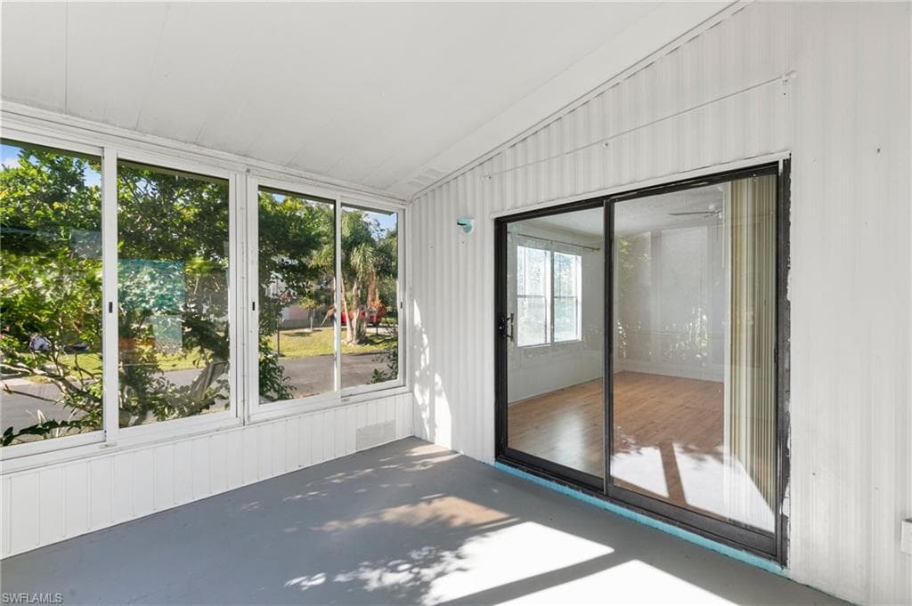 245 Grosbeak Ln, Naples, FL 34114-21