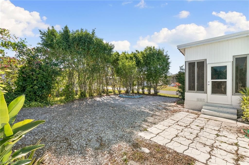 245 Grosbeak Ln, Naples, FL 34114-22