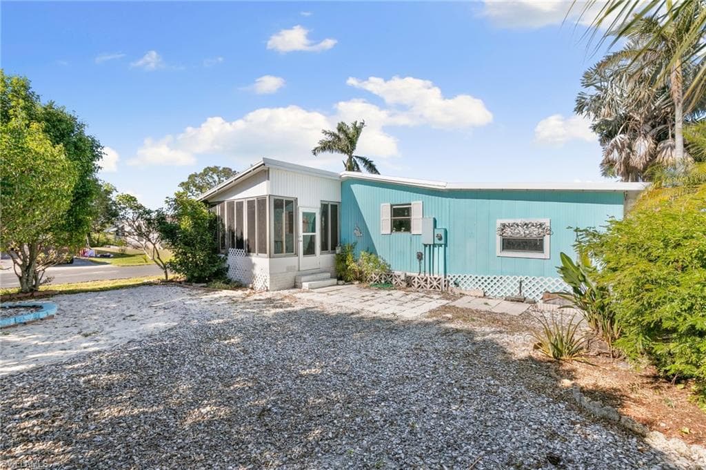 245 Grosbeak Ln, Naples, FL 34114-23