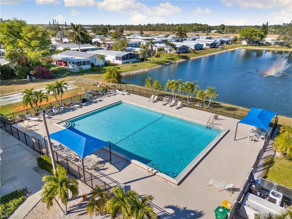245 Grosbeak Ln, Naples, FL 34114-28