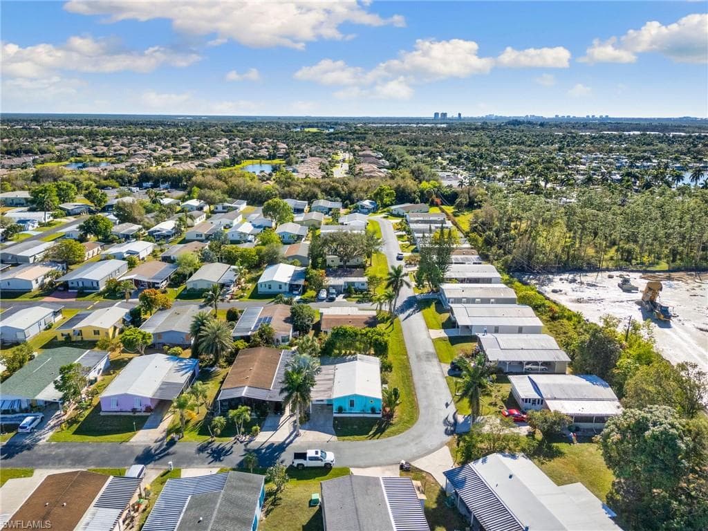 245 Grosbeak Ln, Naples, FL 34114-30
