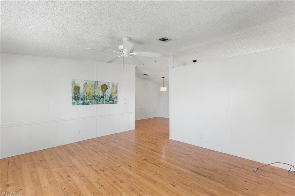 245 Grosbeak Ln, Naples, FL 34114-2
