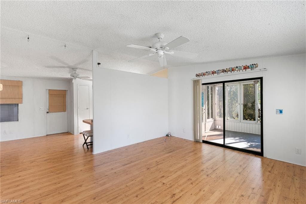 245 Grosbeak Ln, Naples, FL 34114-3