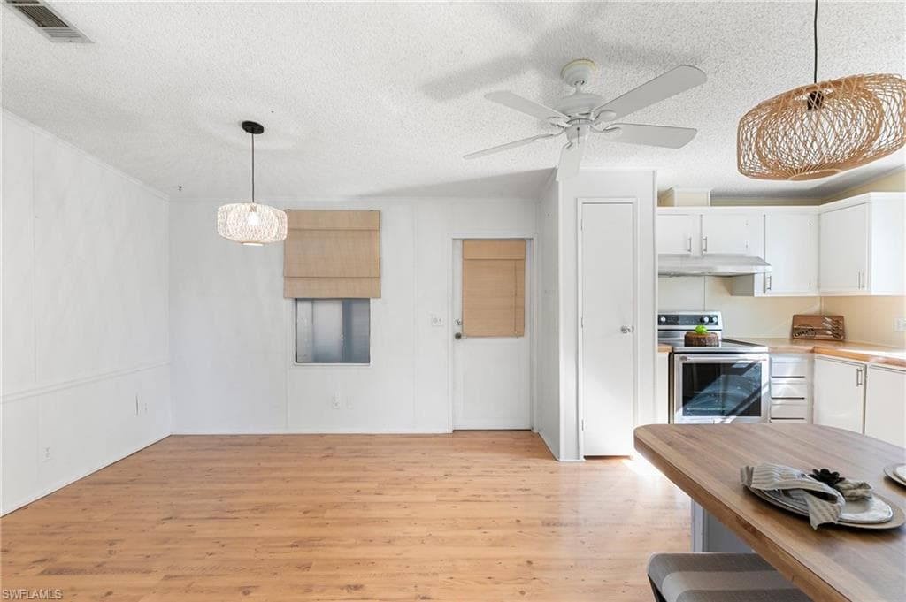 245 Grosbeak Ln, Naples, FL 34114-5