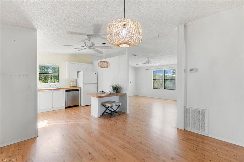 245 Grosbeak Ln, Naples, FL 34114-6