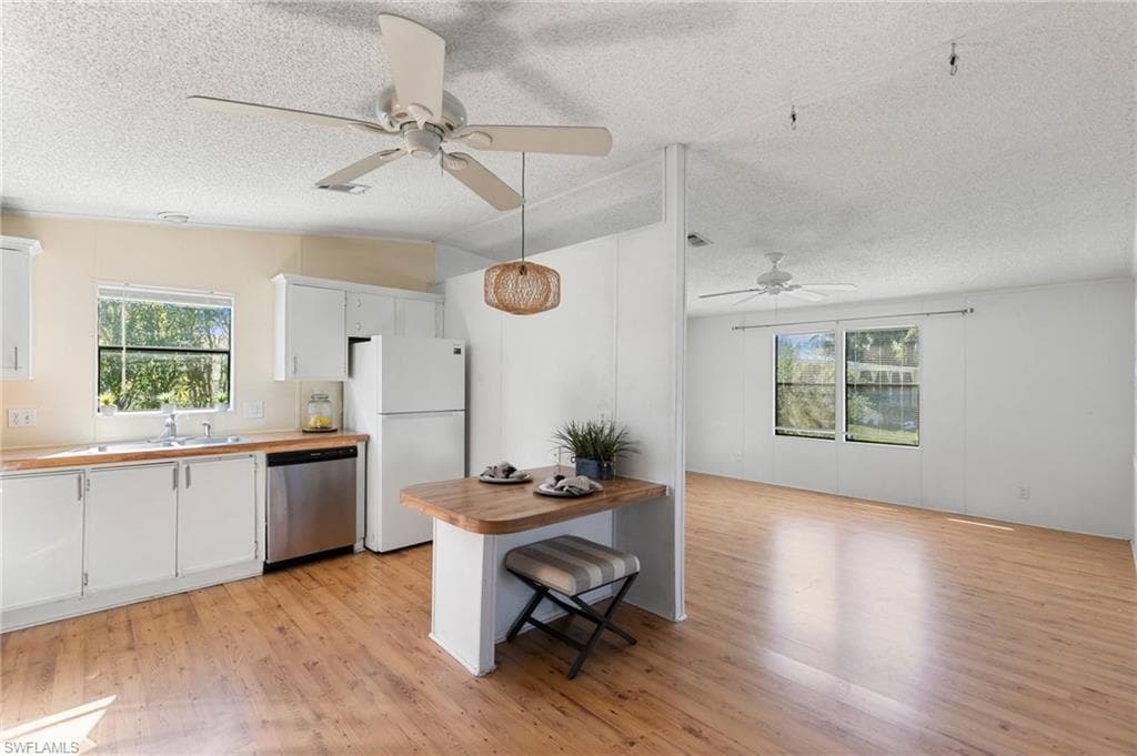 245 Grosbeak Ln, Naples, FL 34114-7