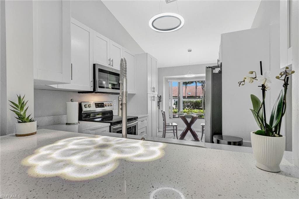 10744 Regent Cir 804, Naples, FL 34109-11
