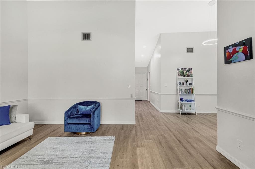 10744 Regent Cir 804, Naples, FL 34109-25