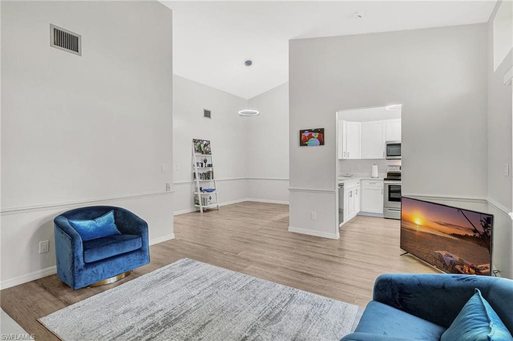 10744 Regent Cir 804, Naples, FL 34109-3