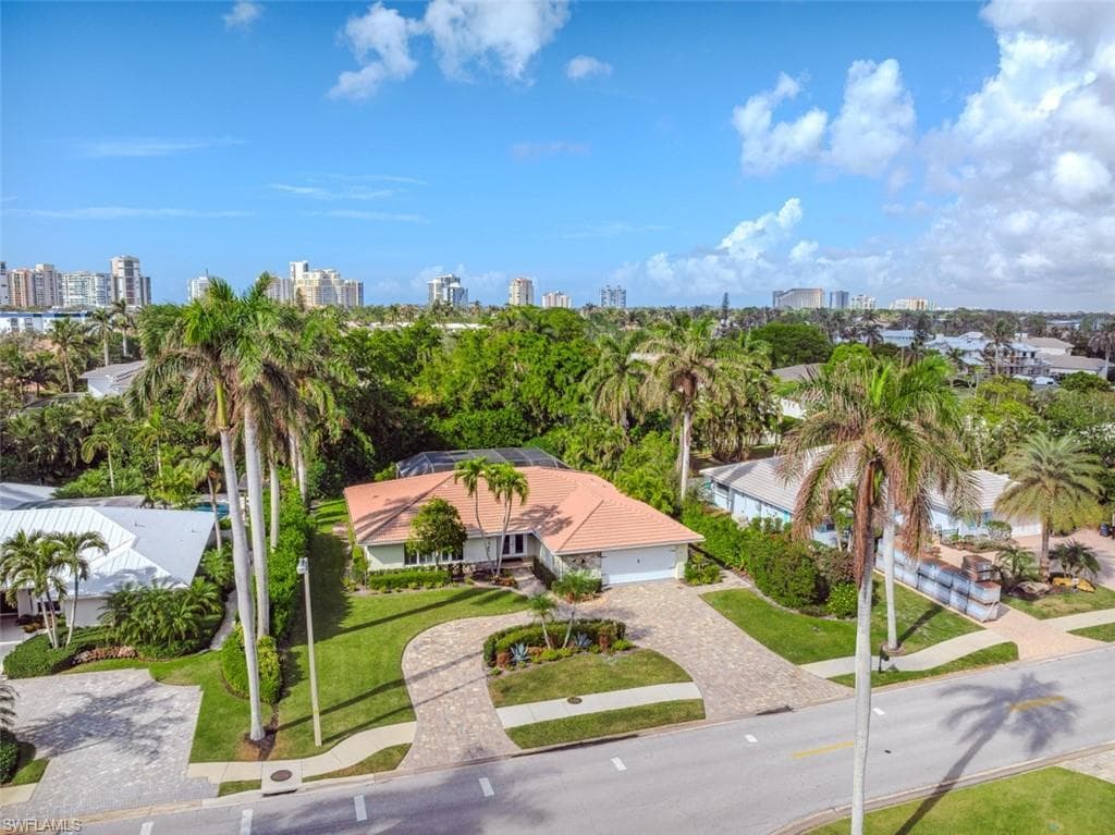 725 Old Trail Dr, Naples, FL 34103-9