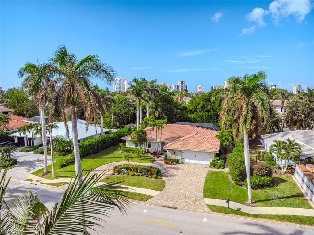 725 Old Trail Dr, Naples, FL 34103-10